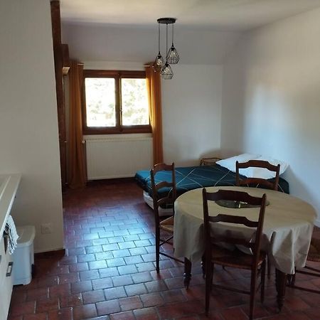 Appartement Dans Village Calme A 5 Min Des Lacs Mathaux Buitenkant foto