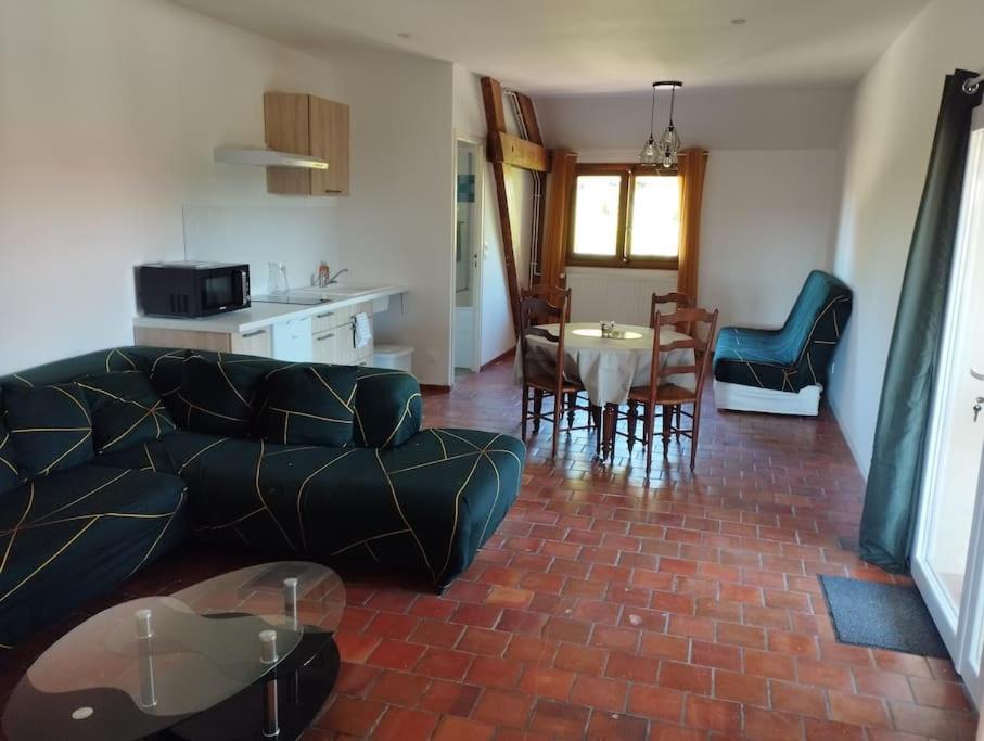 Appartement Dans Village Calme A 5 Min Des Lacs Mathaux Buitenkant foto