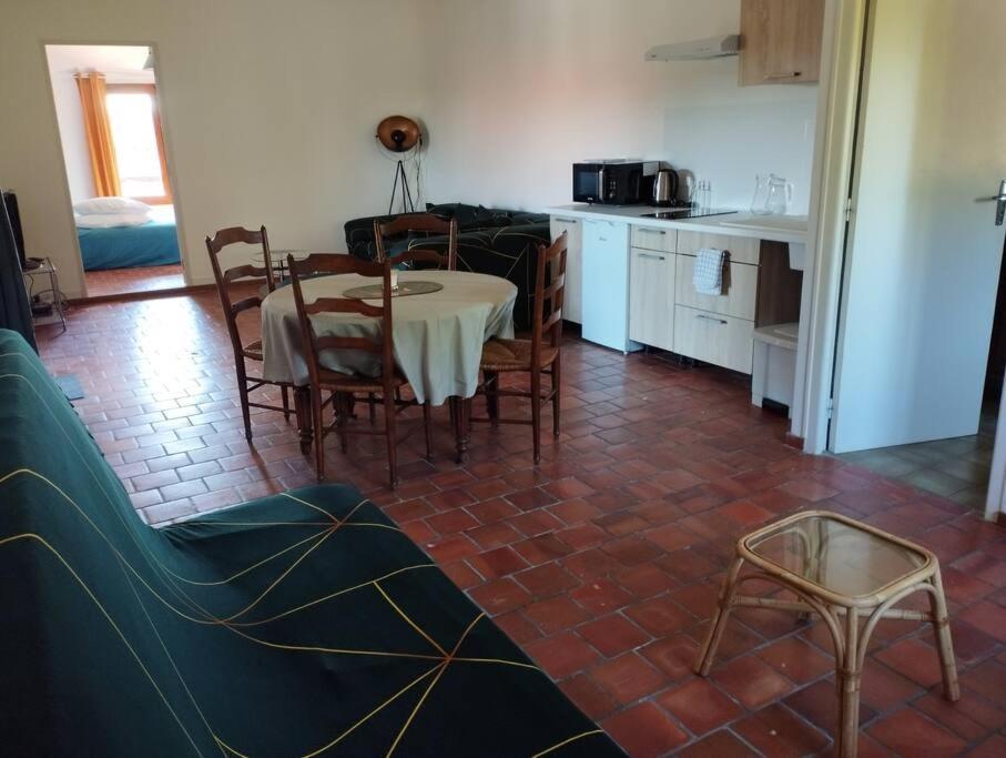 Appartement Dans Village Calme A 5 Min Des Lacs Mathaux Buitenkant foto