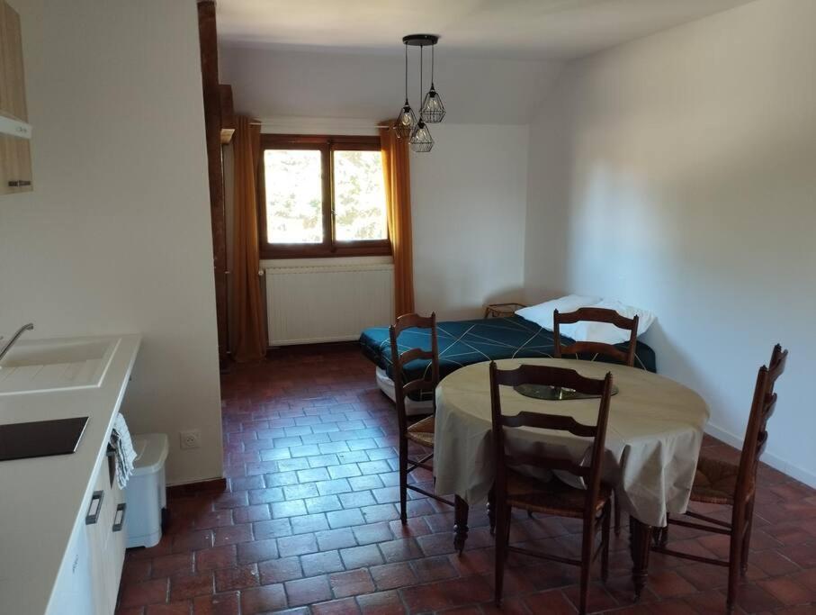 Appartement Dans Village Calme A 5 Min Des Lacs Mathaux Buitenkant foto